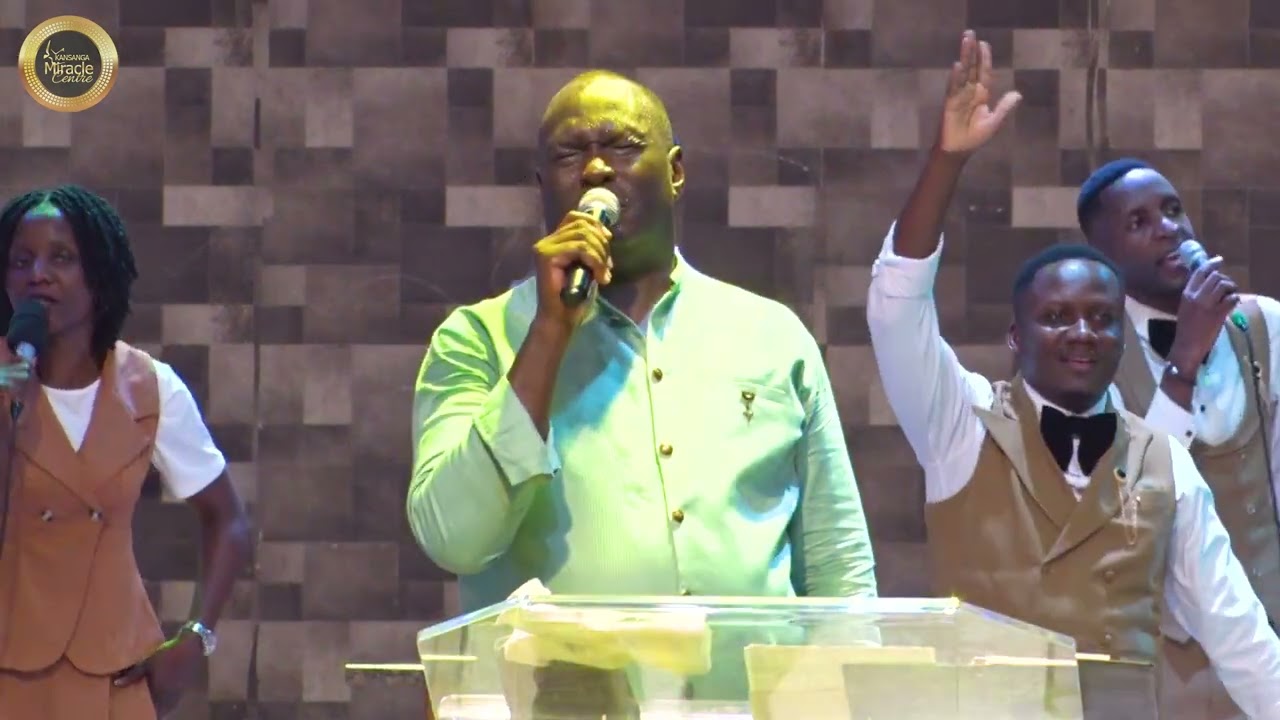 PR ISAAC KYOBE & MASS CHOIR  (Yesu Gwe Mugga, Hallelujah Yesu Mulungi)