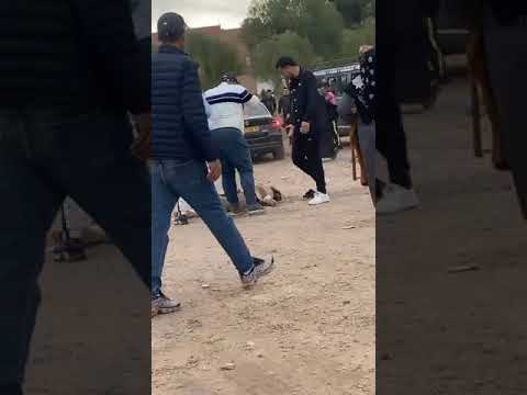 تلمسان سقوط إمرأة من الحافلة وعفسها بحمام بوغرارة ان شاء الله سلامات