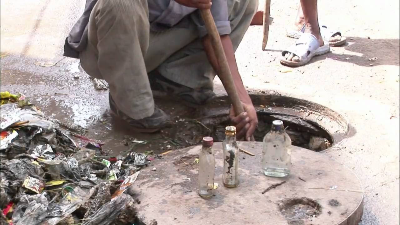 Indias untouchables trudge through sewers