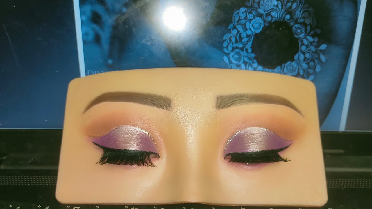 Simple and Beautiful Eye Makeup on Silicon Eye Makeup Practice Board