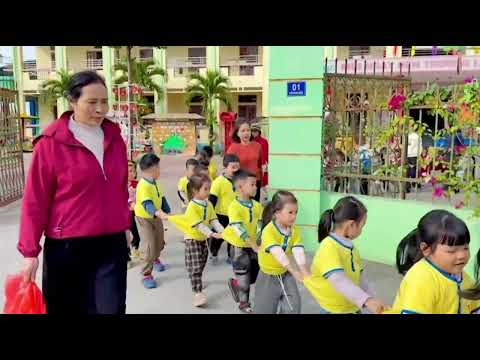Cùng theo chân các bé mầm non Phương Hưng vào thăm nhà làm bánh cuốn gia truyền tại xã Gia Lộc, thành phố Hải Phòng