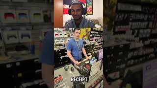 Comprando un GTA 6 falso como broma en una tienda de videojuegos 😱 (Reacción del vendedor)