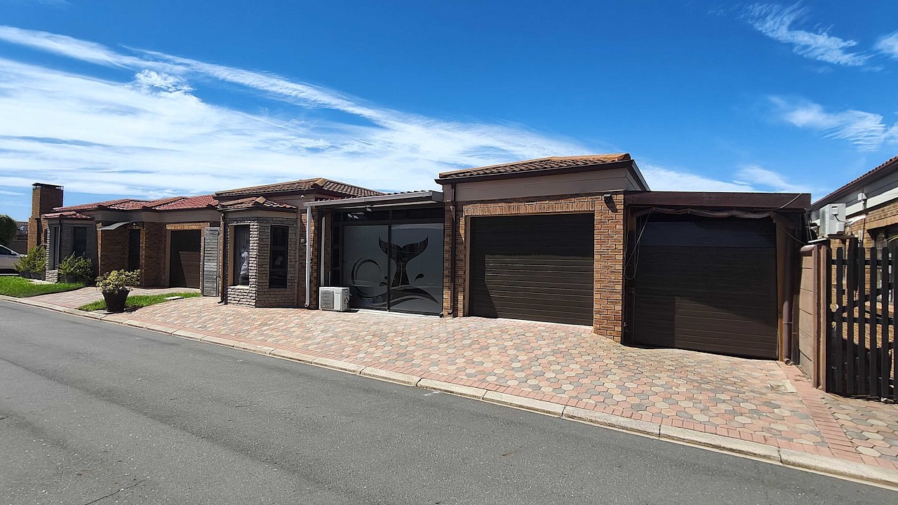 Quaint Town House in Hartenzicht Security Complex