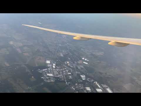 United Airlines Boeing 777-300ER landing in Washington DC (IAD)