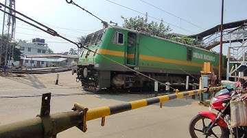 Extremely Aggressive freight Train : Wag9 On Furious Mode Skipped Out Railgate