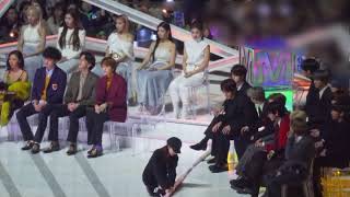 191130 MMA   BTS    [ Friendly Jungkook helping the staff] ]
