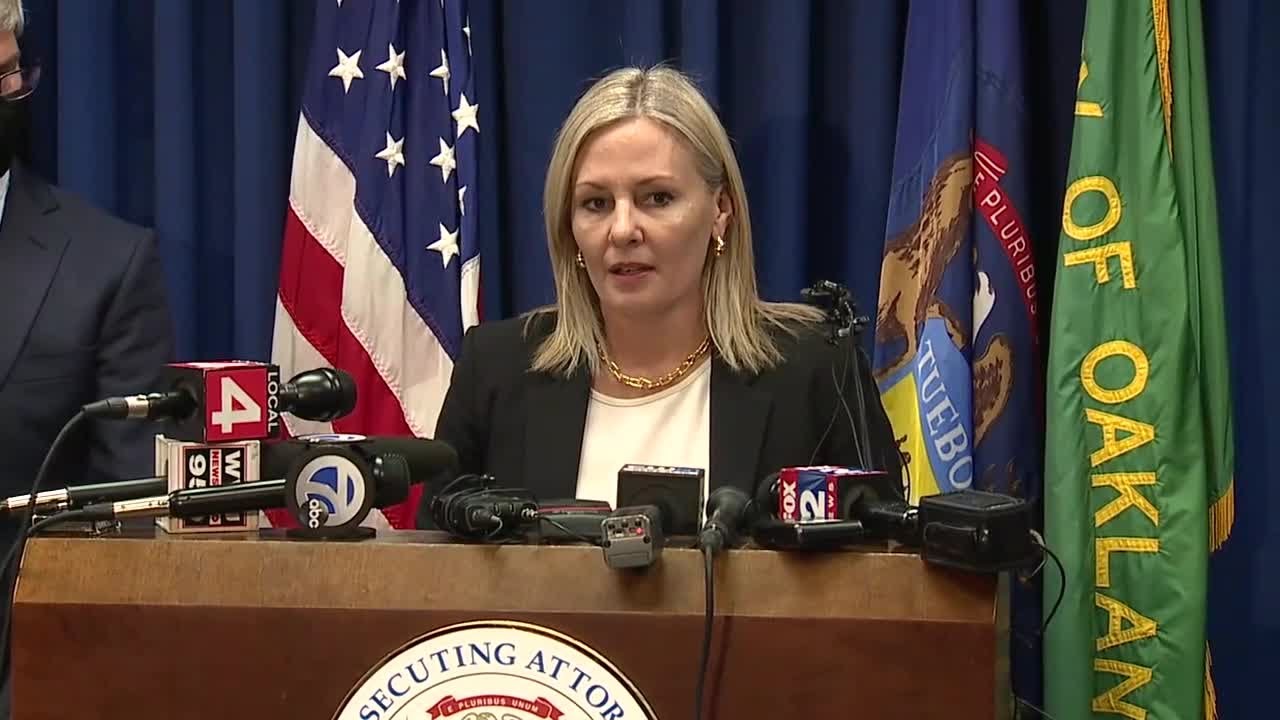 Charges announced against suspect in Oxford High School shooting - YouTube