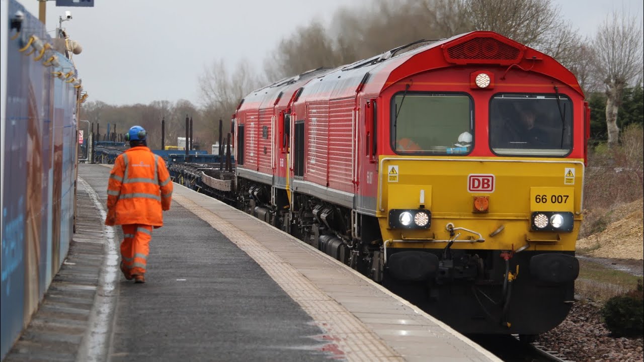 66007 & 66653 passing Eaglescliffe
