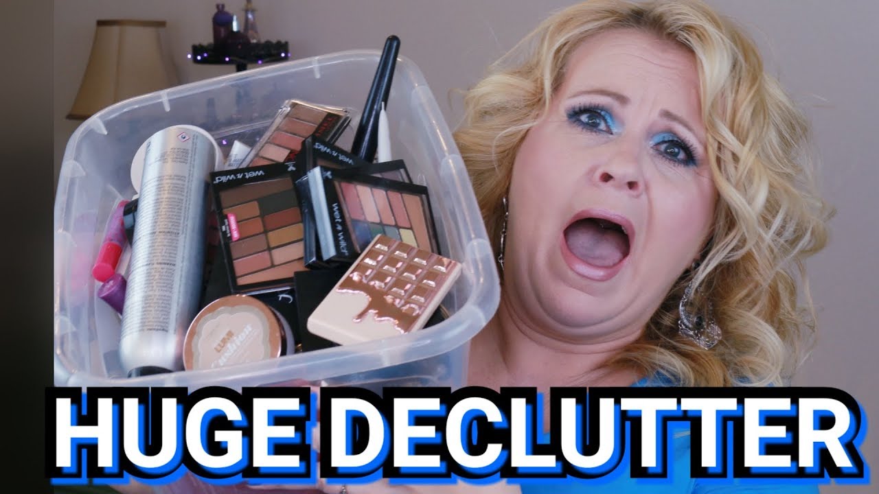 Makeup I'm Throwing Out | Decluttering My Makeup Collection
