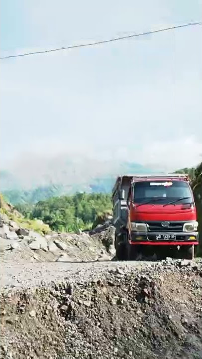 truk pasir merapi dyna130ht
