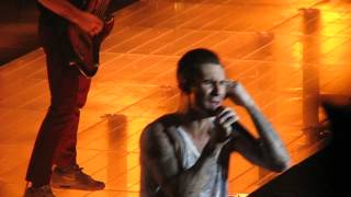 Payphone Adam Levine Maroon5 United Center Chicago 3-19-15