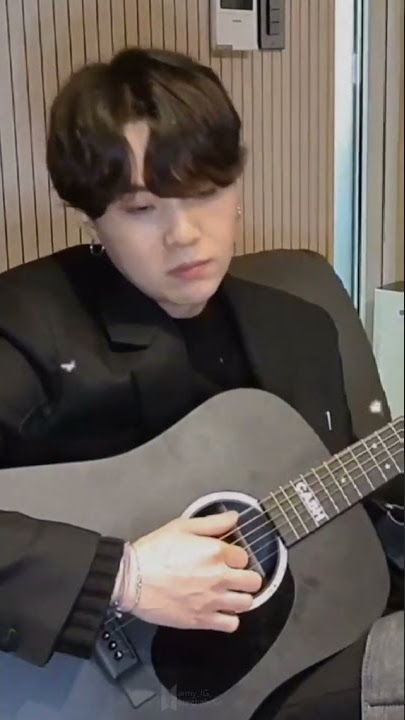 Suga vs guitar ❤️❤️❤️ #bts#suga love to listen you Suga❤️❤️🔥