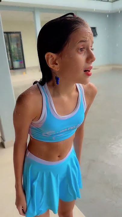 O celular ficou dentro da piscina #shorts