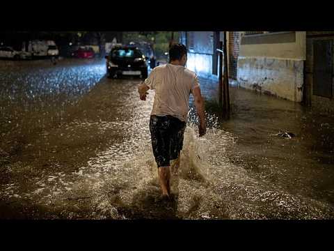 Cheias deixam ruas e estradas submersas em toda a Catalunha