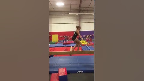 Split jump (high beam)