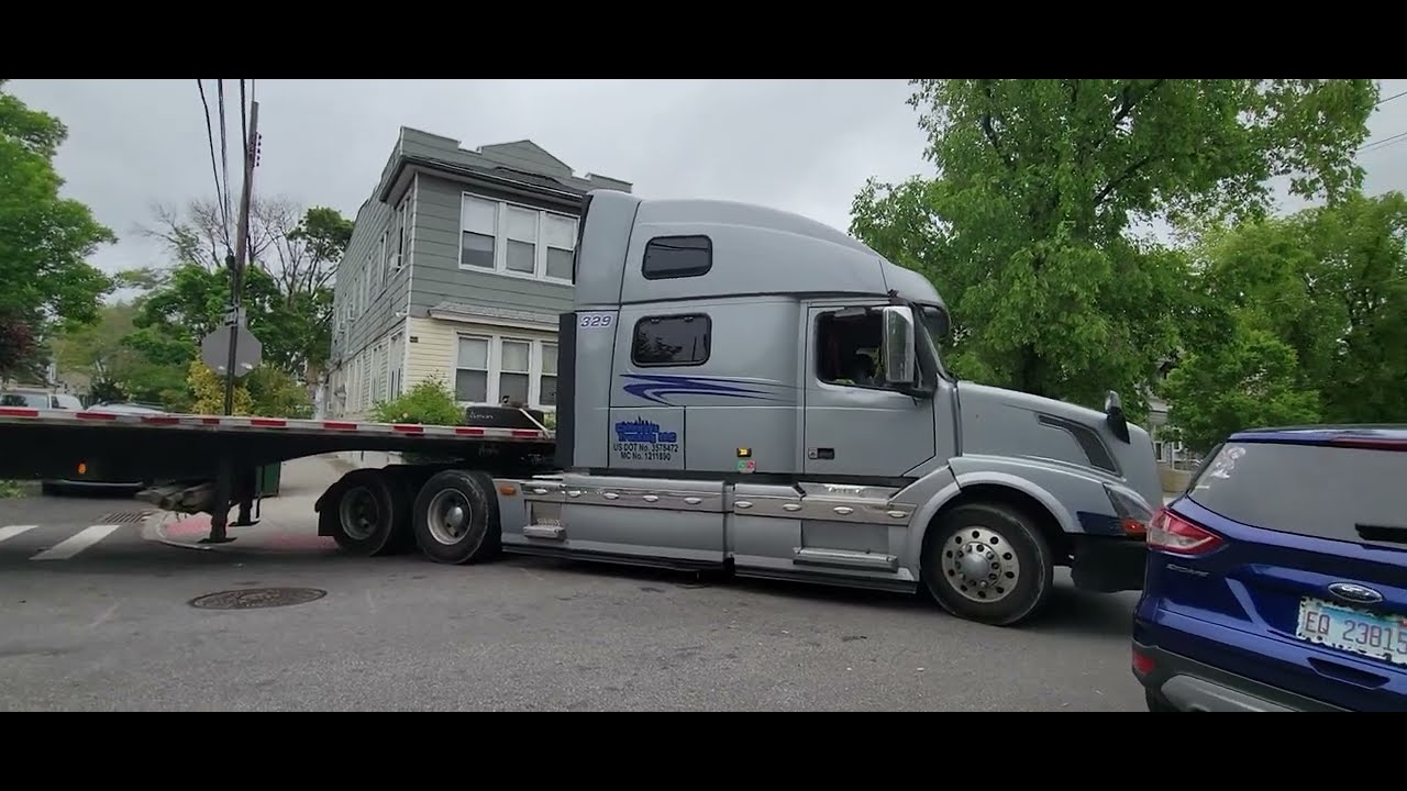 18 wheeler posh store is tricky 18-wheeler crashes off ramp in Irving | FOX 4 Dallas-Fort Worth main image 3