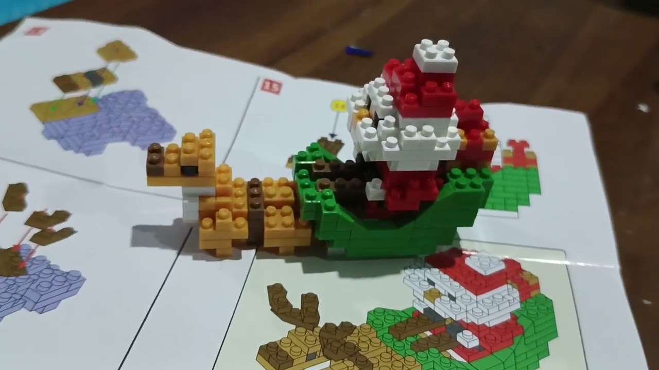 Petit Block Santa Claus with Reindeer