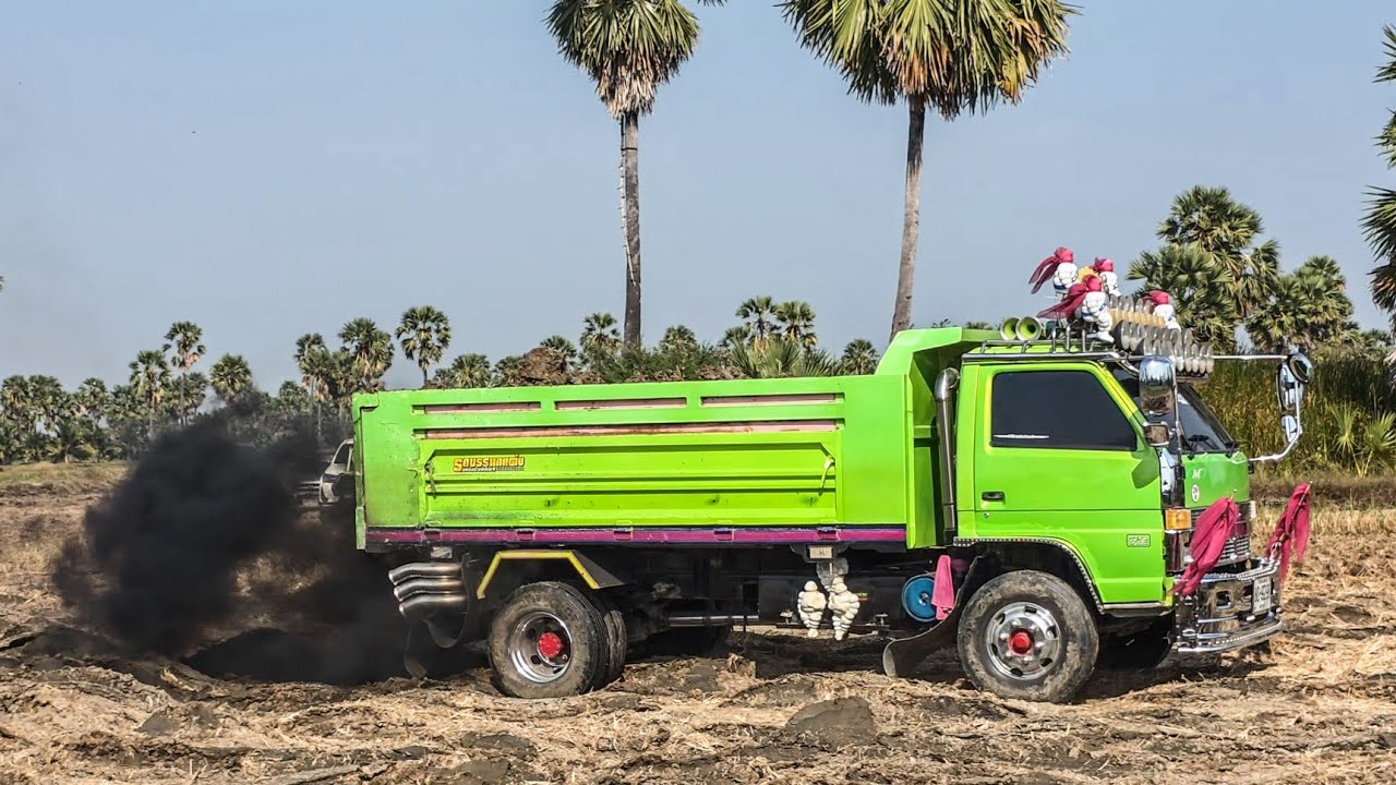 NPR115&120คู่นี้แรงจริงๆ แปลงนี้ทางออกดินหนืดจัด หกล้อวิ่งดินนา งานนี้คันไหนไม่แรง วิ่งยากจริงๆ