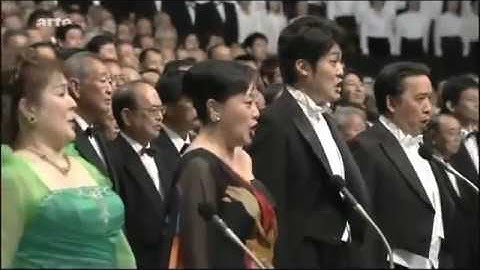 10000 people singing Ode to Joy