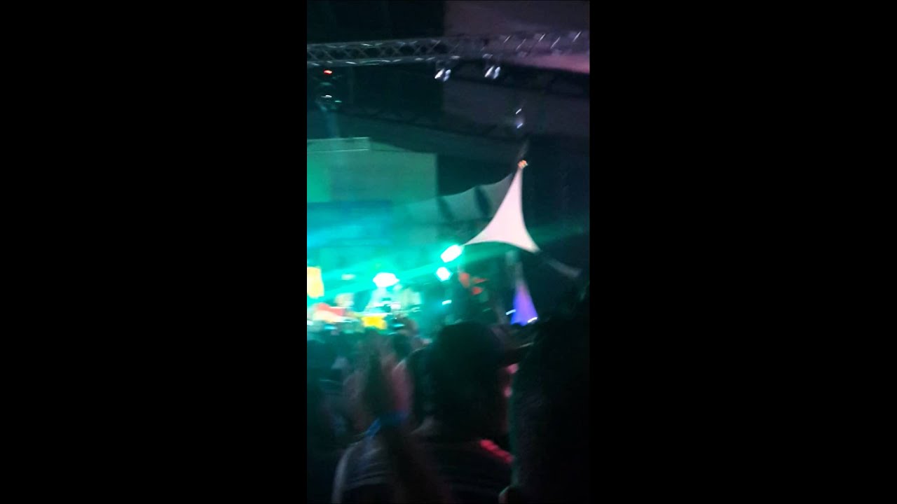 Sizzla - Good load of herb (live)