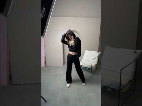 Кроп худі чорний - Трикотаж, Укорочений крій, видео 1