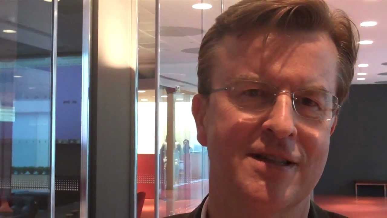 Social Media Speaker Philip Calvert presents LinkedIn for Financial ...