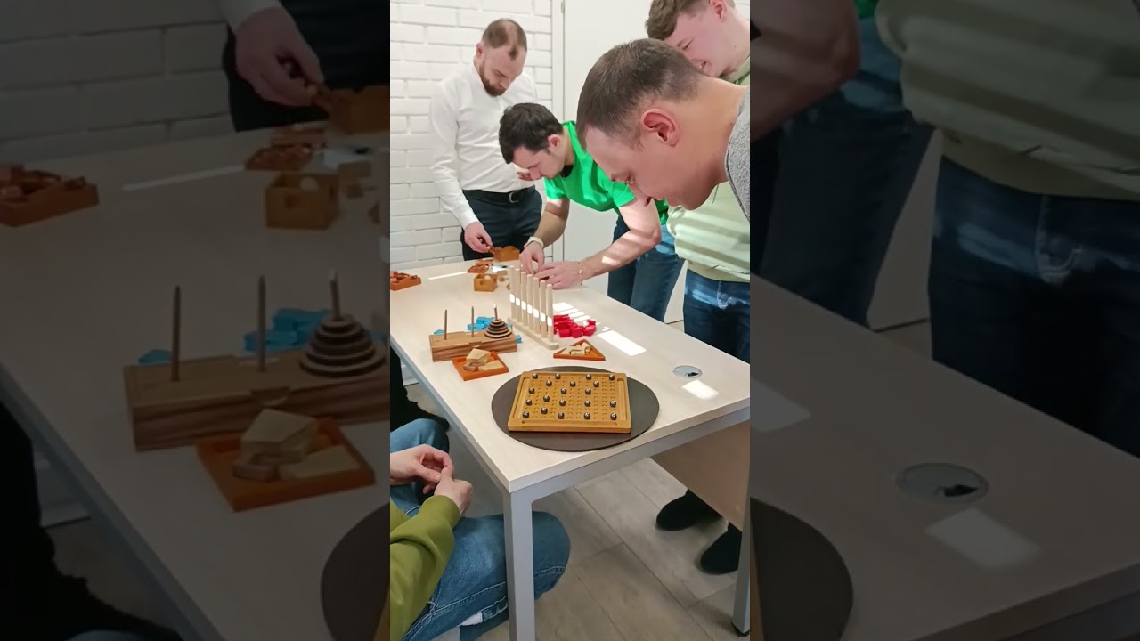 Стол головоломок и логических игр на корпоративе 