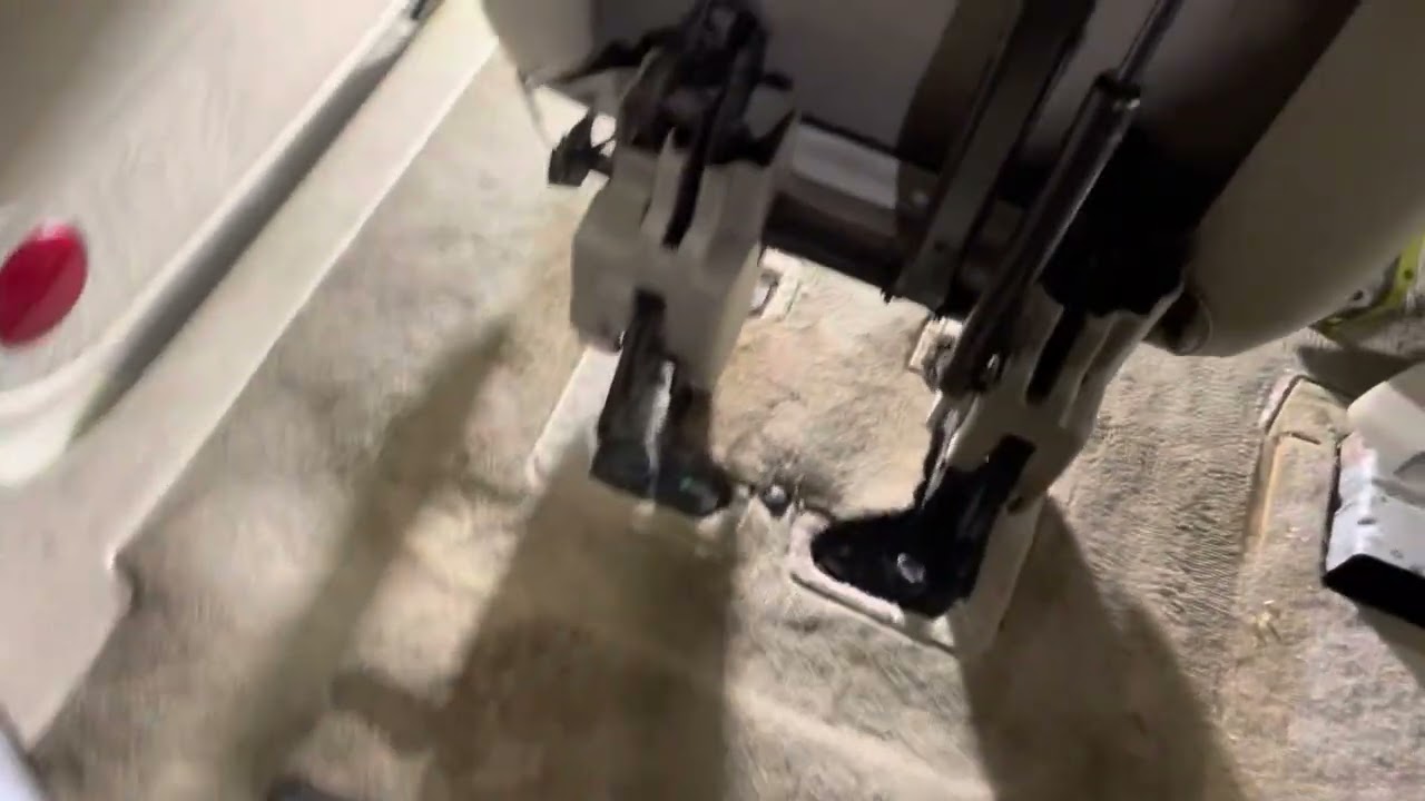 2nd Row Captain Chair Seats Removal on 2003-2006 Lincoln Navigator