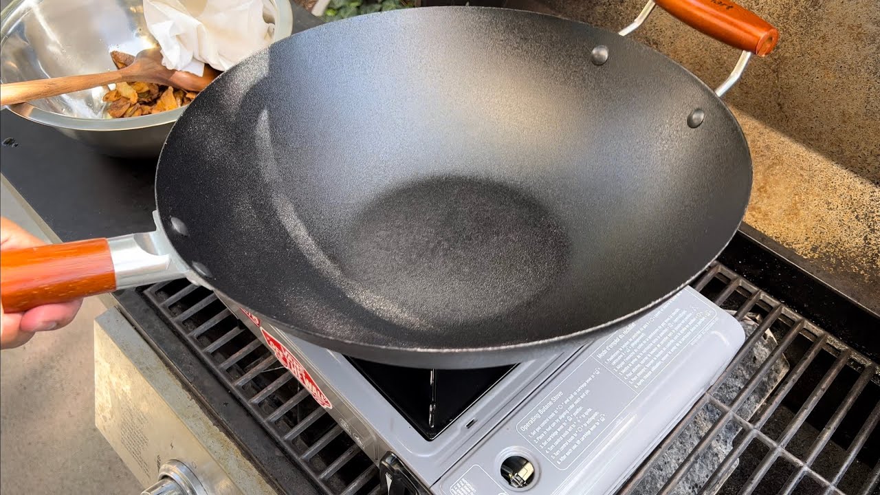 Carbon Steel Thursday: Cuisinart Carbon Steel Wok 6.5qt initial seasoning and first cook