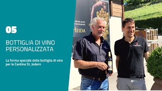 La forma speciale della bottiglia di vino per la Cantina St. Jodern