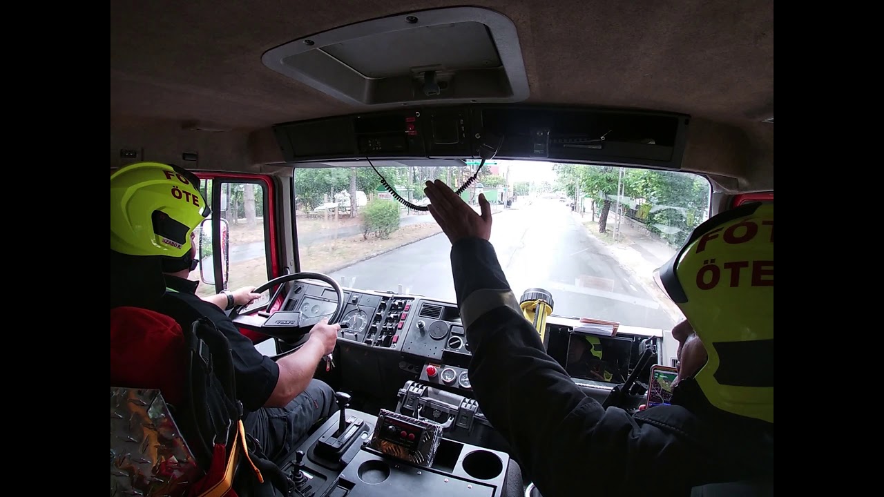 2020.06.03 Vonulás Kidőlt fa a felsővezetéken Dunakeszin