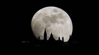 Time Lapse: Impossible Giant Full moon rising over the Parliament Buildings in Ottawa