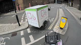 Bentley Phone Addict Gets Prosecuted by City Of London Police - YG18ZWR