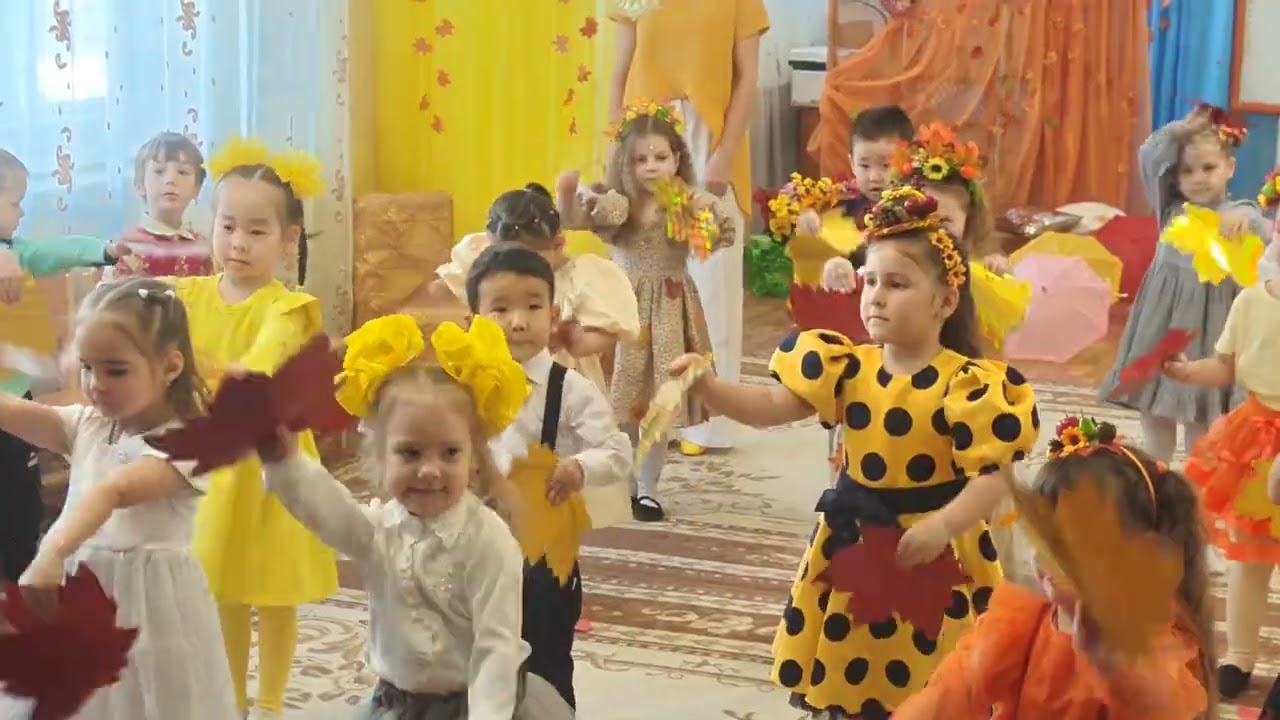 ОСЕННИЙ БАЛ ВНУЧКИ В САДИКЕ!