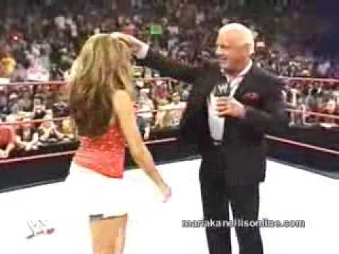 Ric Flair kissing Maria Kannelis