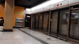 MTR TWL M-Train [A283] entering Cheung Sha Wan Station P1