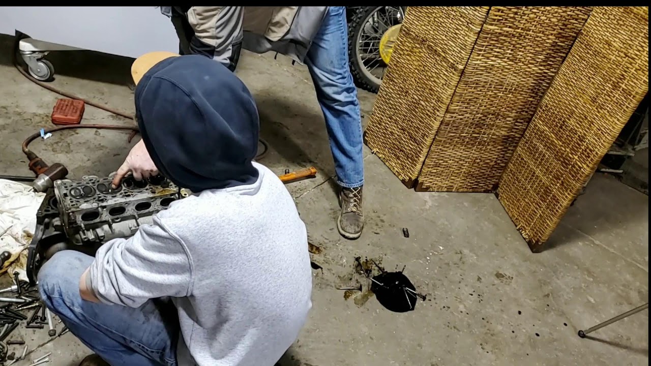 1.4 Eco Tec Engine Oil Pump Failure Son is tearing it Down