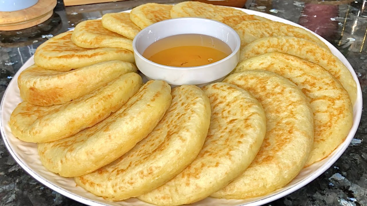 فطائر المقلاة أحسن من السفنج👌🏻مهويين وخفااف كالقطن بدون بيض⛔️أو حليب⛔️بمقادير بسيطة كيوجدو فالحين