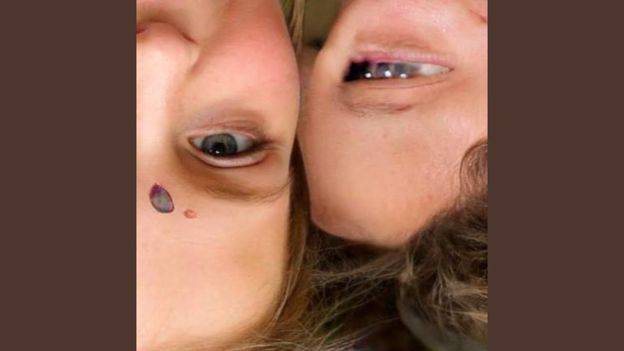 Guarda Hours su YouTube Guarda Hours su YouTube