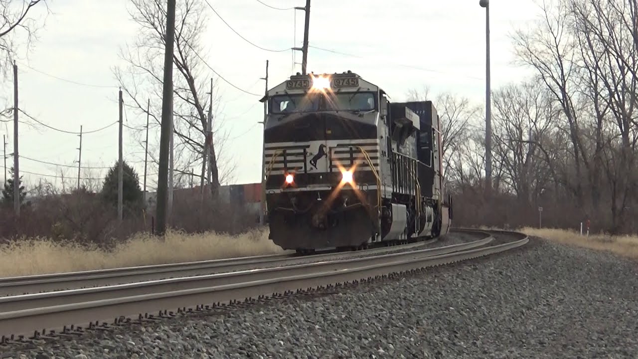 NS 27N with NS 9745 leading in Millbury, OH - YouTube