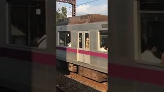 【下り坂は本気モード】東京メトロ8000系8105F 田奈駅を最高速通過 (時速約109kmh)