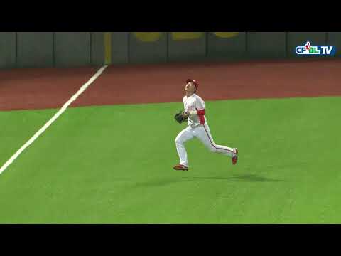 09/03 統一 VS 味全 六局上，味全在界外區的接球失誤，也因而讓林安可擊出兩分打點三壘安打