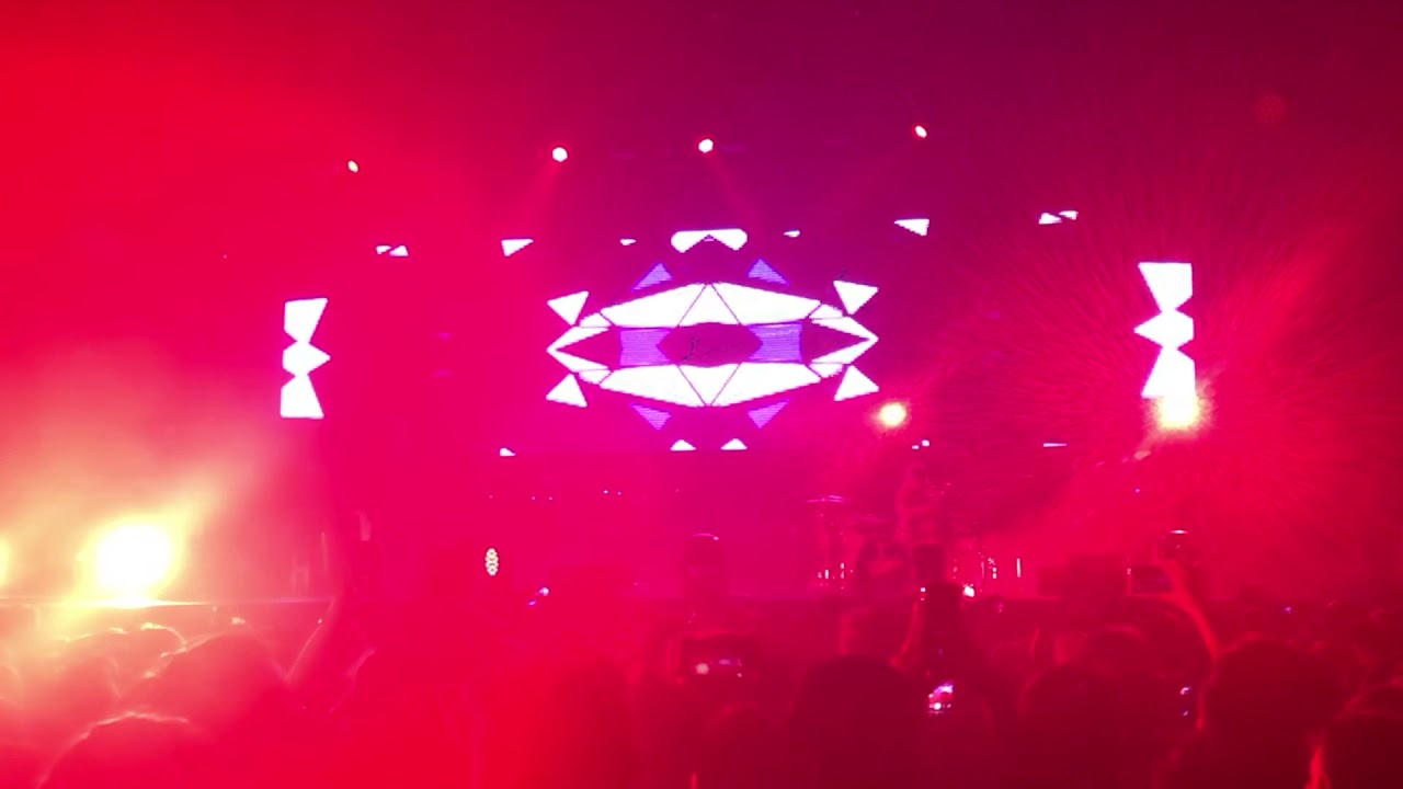 iPhone 8 Plus ROTTO DA UN LASER di VIVOCONCERTI durante il concerto dei THEGIORNALISTI