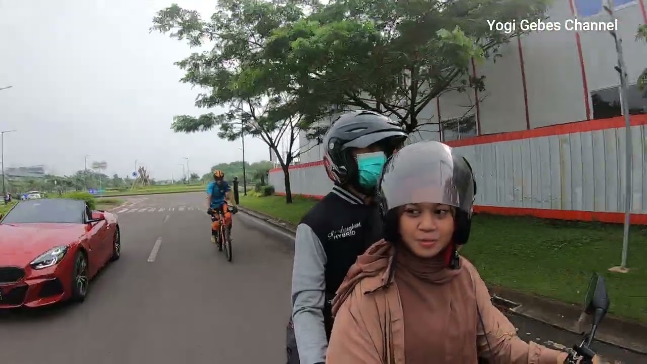 Jalan - Jalan Memasuki Kawasan  Summarecon Bandung