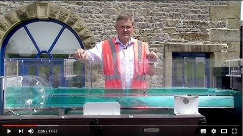 Hydraulic flume demonstration