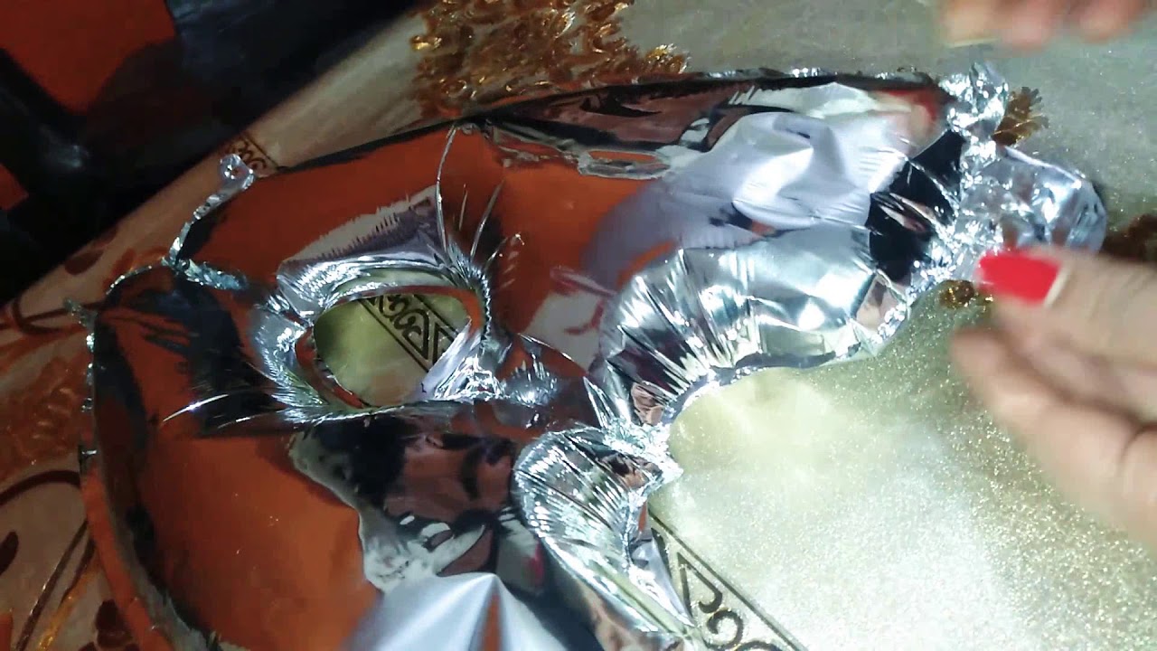 How to deflate a foil balloon || how to release air from foil balloon. ||