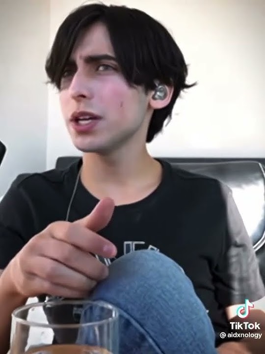 Aidan talking about  Dating ?🤔😏😍🥰😯 #netflix #aidangallagher #umbrellaacademy #fivehargreeves