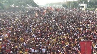 「祈りよ力に」 黒いキリストに２０万人殺到 マニラ、病気治癒祈る