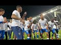 La fête sur le terrain avec nos supporters après le titre de champion !