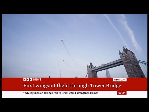 Tower Bridge: Red Bull skydivers complete wingsuit flight (1) (UK) 13/May/2024